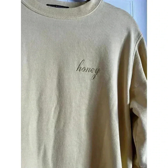 Brandy Melville Crewneck Sweatshirt Honey Embroidered Yellow Long Sleeve - Picture 5 of 7